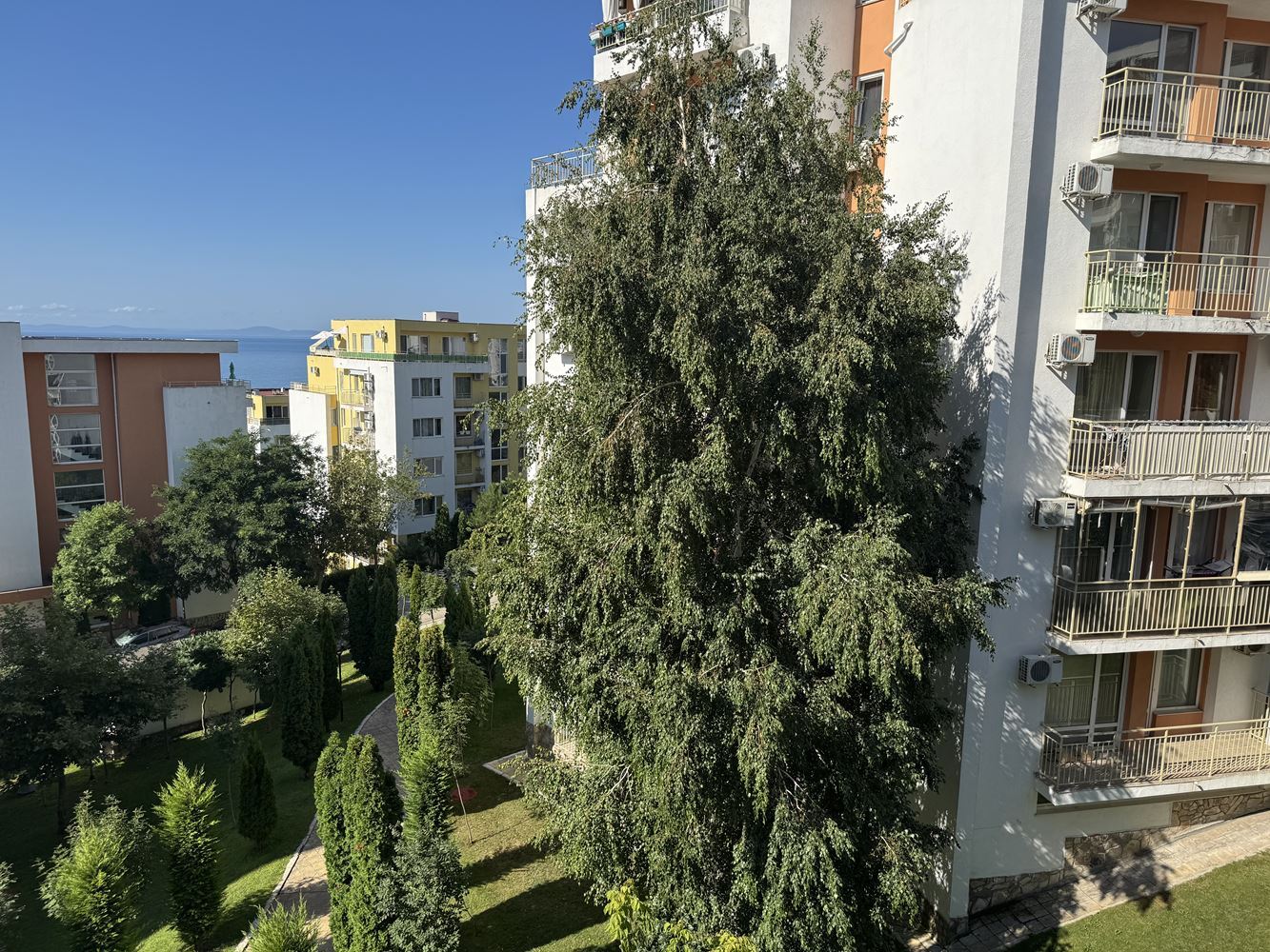 Geräumiges Studio in Sveti Vlas mit schönem Blick auf den Pool – hervorragende Investition am Meer