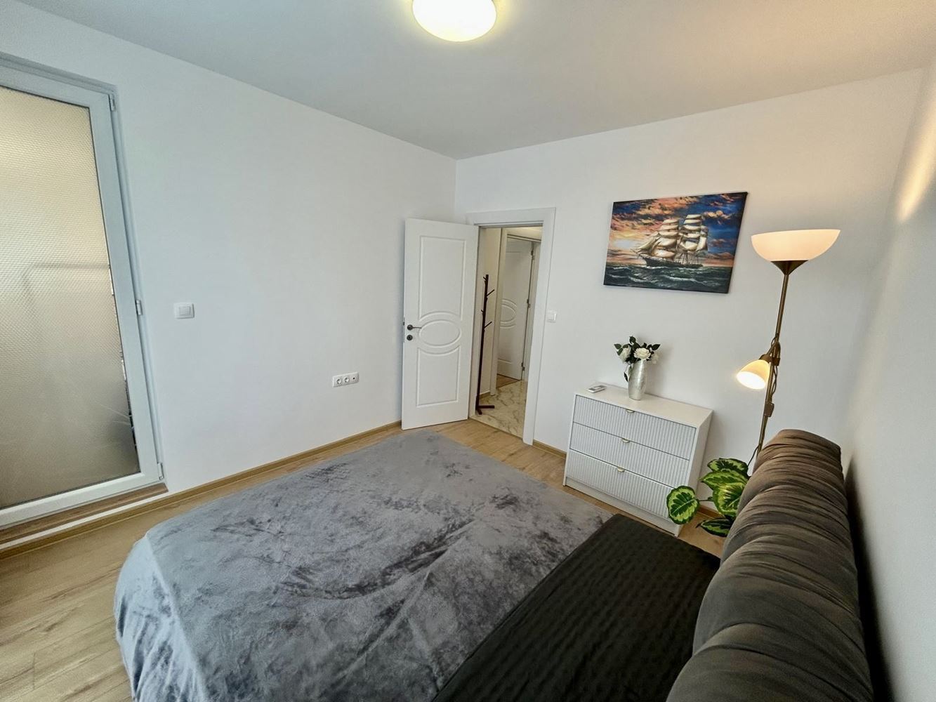 Zwei-Zimmer-Oase in einem neuen Luxuskomplex in Sonnenstrand – mit Poolblick
