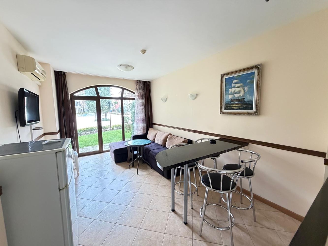 Geräumige Zwei-Zimmer-Wohnung mit direktem Zugang zum eigenen Garten in Sunny Beach – Komfort, Luxus und Gemütlichkeit