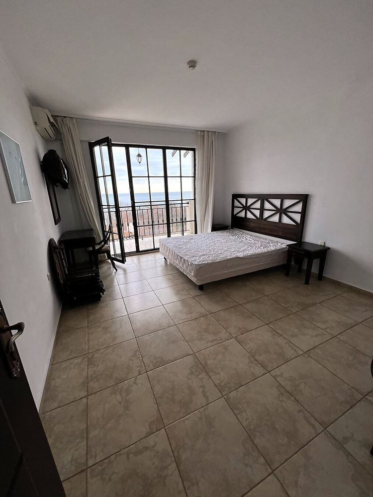 Drei-Zimmer-Wohnung mit Panoramablick auf das Meer und den Pool – erste Meereslinie in Obzor!