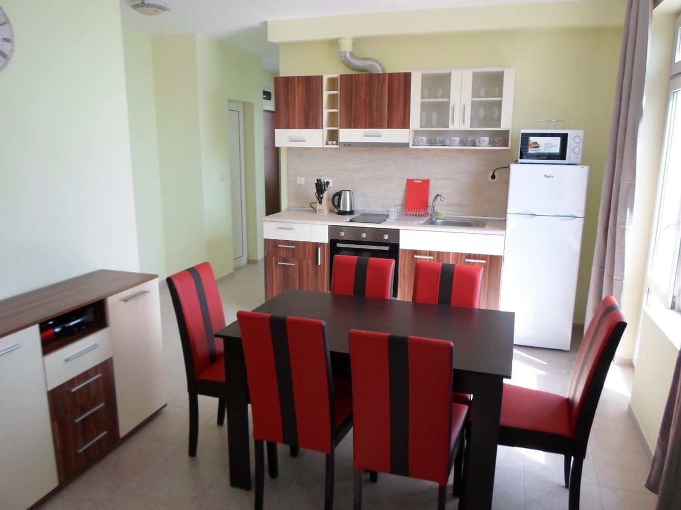 Geräumige Drei-Zimmer-Wohnung in Pomorie mit Panoramablick auf das Meer – ein ideales Zuhause am Meer