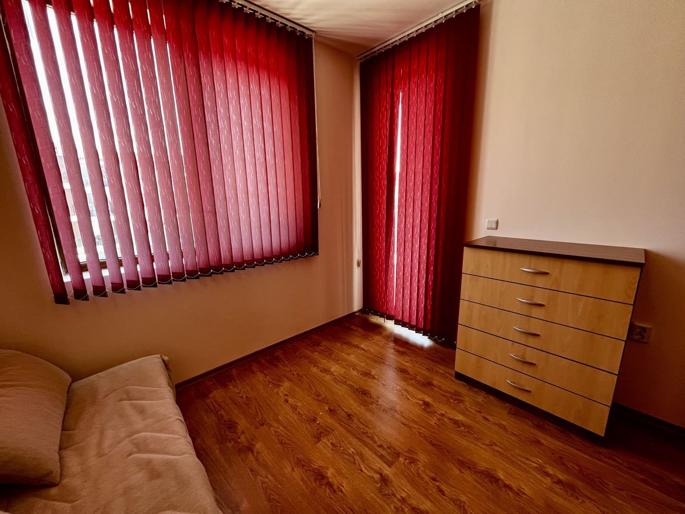 Meereskomfort und Ruhe nahe Nessebar! Möblierte Zweizimmerwohnung mit Blick auf den Pool in einer luxuriösen geschlossenen Wohnanlage