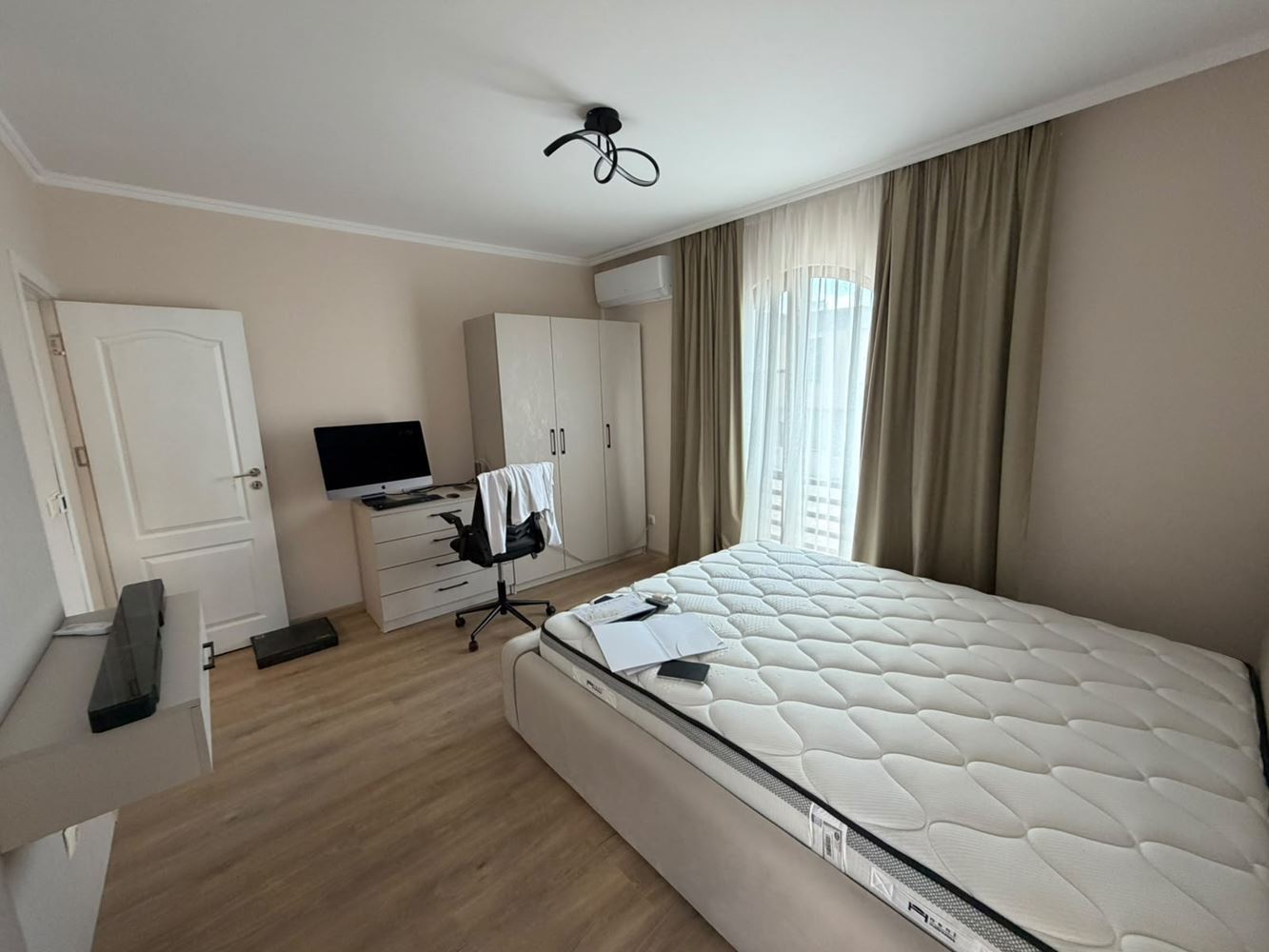 Luxuriöses Apartment mit zwei Schlafzimmern in einer neuen Wohnanlage nahe Sonnenstrand – Komfort, Sicherheit und hervorragende Investition
