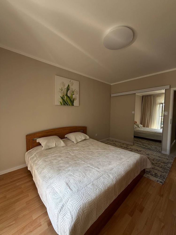 Geräumige Wohnung mit zwei Schlafzimmern und Meerblick in erster Linie in Ravda