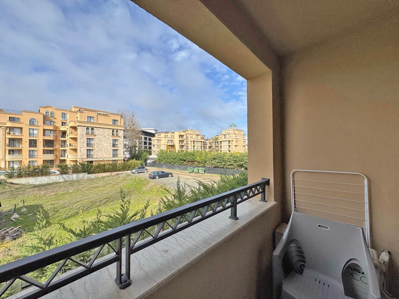 Helles Studio in Luxuskomplex – perfekter Komfort am Pool