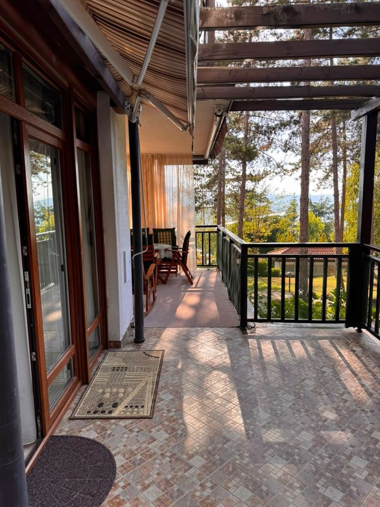 Drei-Zimmer-Wohnung mit Meerblick zwischen Pinien – Luxus und Ruhe in erster Meereslinie in Sozopol