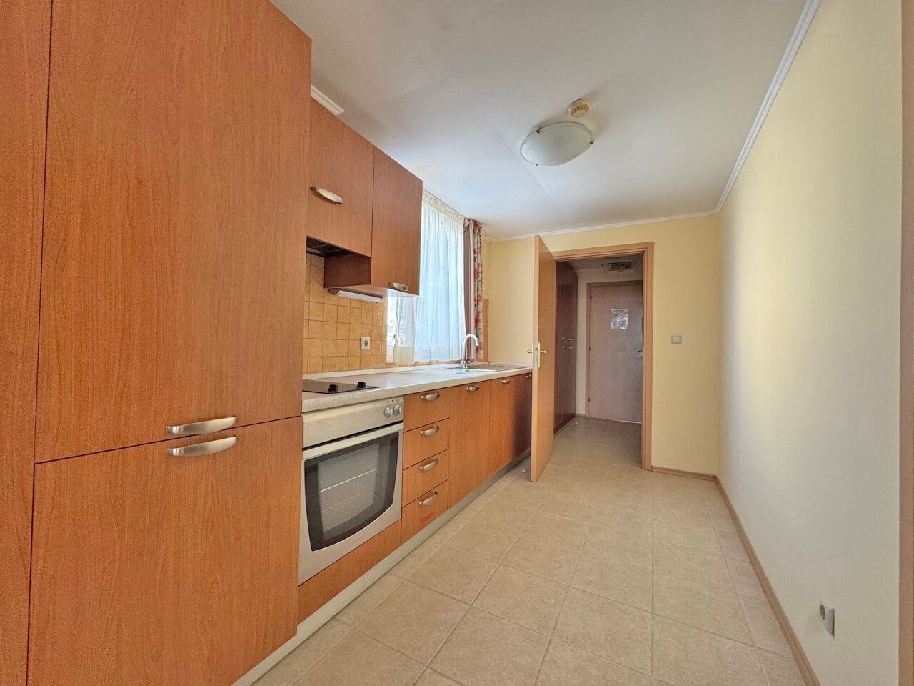 Exklusive Ein-Schlafzimmer-Wohnung in erster Meereslinie in Pomorie – Luxus, Prestige und eine Investition mit sofortiger Rendite