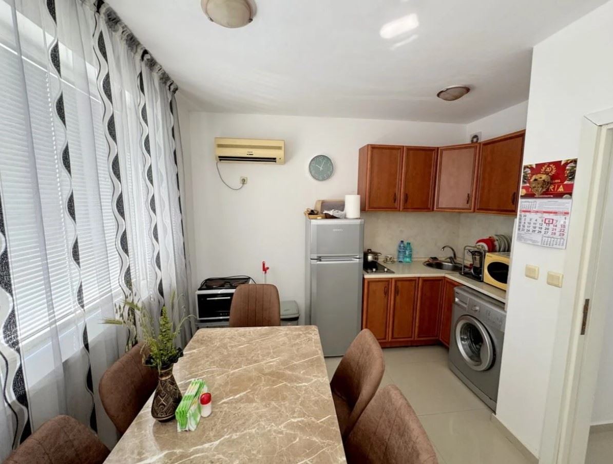 Wohnung mit einem Schlafzimmer in Ravda – vollständig möbliert, in einem Wohngebäude und 500 Meter vom Meer entfernt