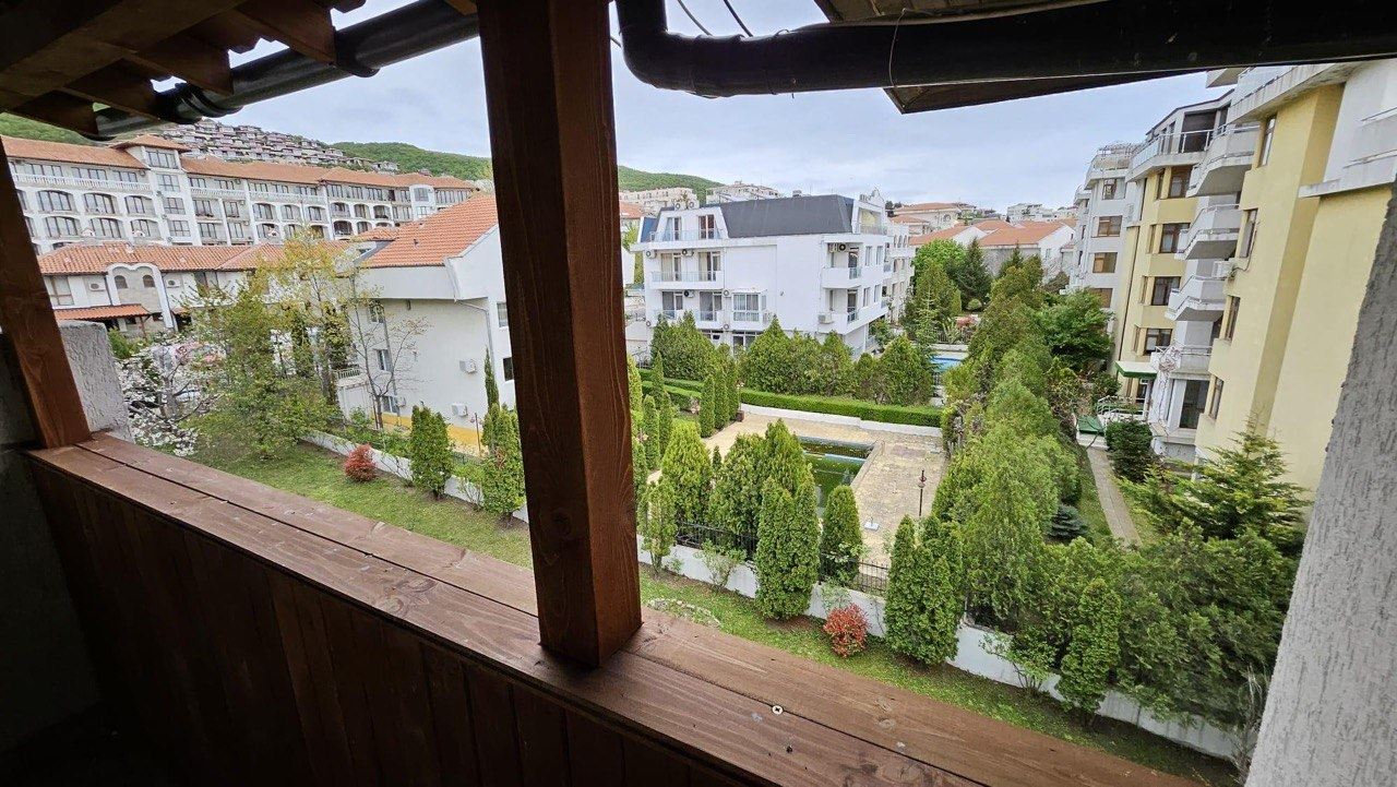 Geräumige Drei-Zimmer-Wohnung in Sveti Vlas – nur 100 m vom Strand und Yachthafen entfernt