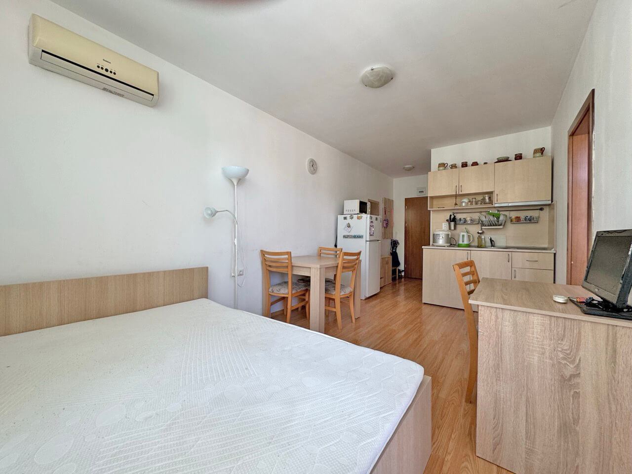 Helle Wohnung mit einem Schlafzimmer und Poolblick in einer hervorragend gepflegten Anlage in Sonnenstrand