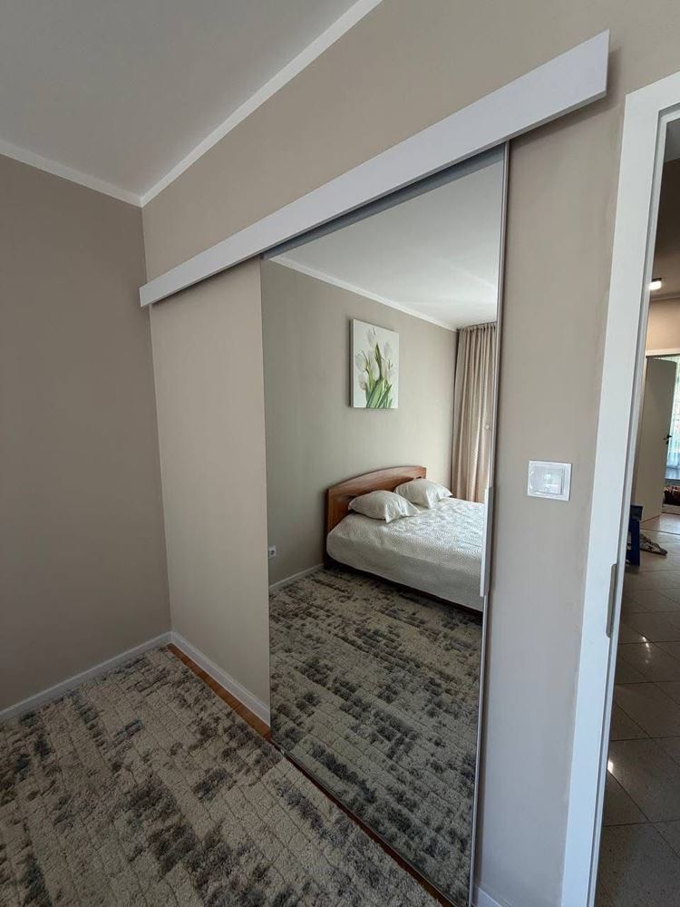 Geräumige Wohnung mit zwei Schlafzimmern und Meerblick in erster Linie in Ravda