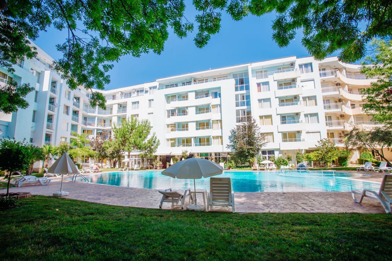 Nur 100 Meter vom Meer entfernt! Geräumige Zweizimmerwohnung mit Blick auf den Pool in einer der beliebtesten Wohnanlagen in Sonnenstrand