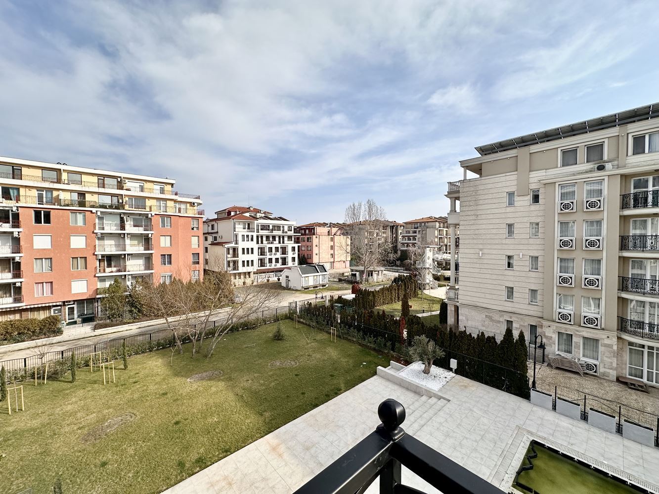 Gemütliche Ein-Zimmer-Wohnung mit Pool- und Grünblick in Sonnenstrand – bezugsfertig