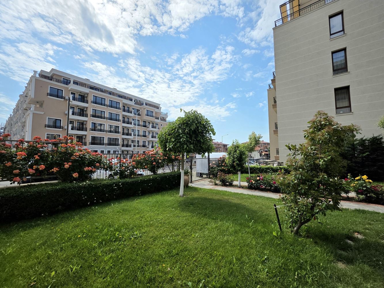Meerkomfort mit eigenem Garten – 2-Zimmer-Wohnung mit einem Schlafzimmer nur wenige Schritte vom Strand in Sveti Vlas entfernt