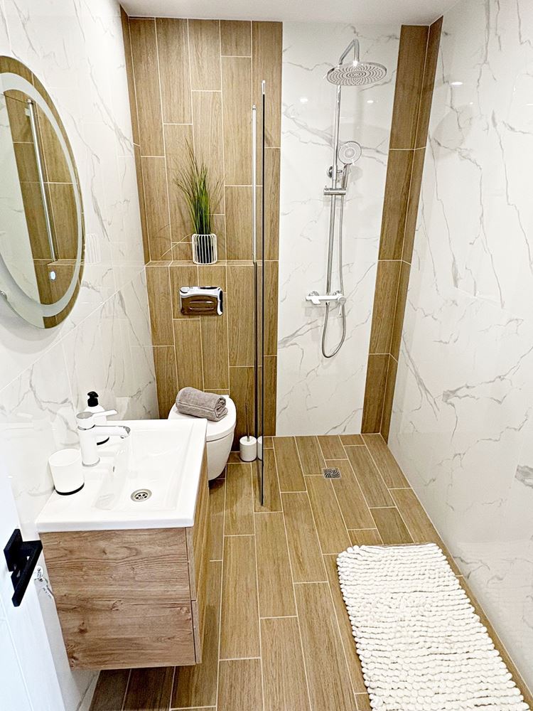 Zwei unabhängige Wohneinheiten mit Meerblick im Zentrum von Sveti Vlas – Designer-Interieur und eigener Parkplatz