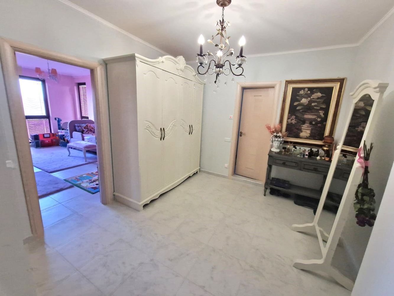 Exklusive Wohnung mit drei Schlafzimmern – höchster Wohnstandard und diskreter Luxus