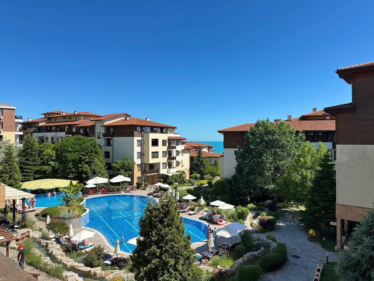 Sveti Vlas – vollständig möblierte Wohnung in erster Meereslinie mit Privatstrand und Meeresatmosphäre