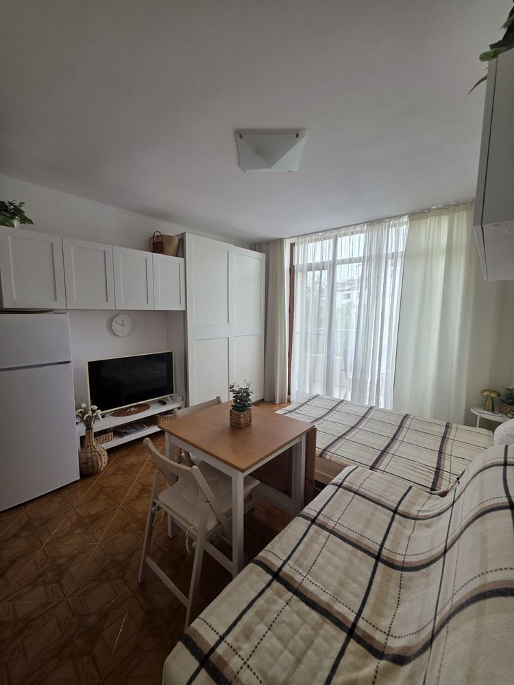 Möbliertes Studio-Apartment in Sonnenstrand mit Pool, Parkplatz und ganzjähriger Sicherheit