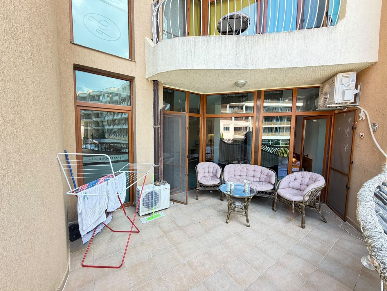 Geräumige Wohnung mit einem Schlafzimmer und großer Terrasse im südlichen Teil von Sonnenstrand – ausgezeichnete Investition am Meer