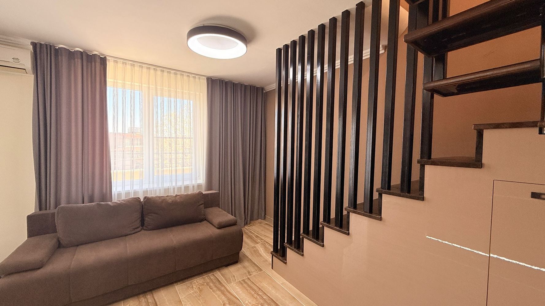 Luxuriöse Maisonette-Wohnung mit drei Schlafzimmern im Herzen von Sonnenstrand – Raum, Stil und Komfort auf zwei Ebenen