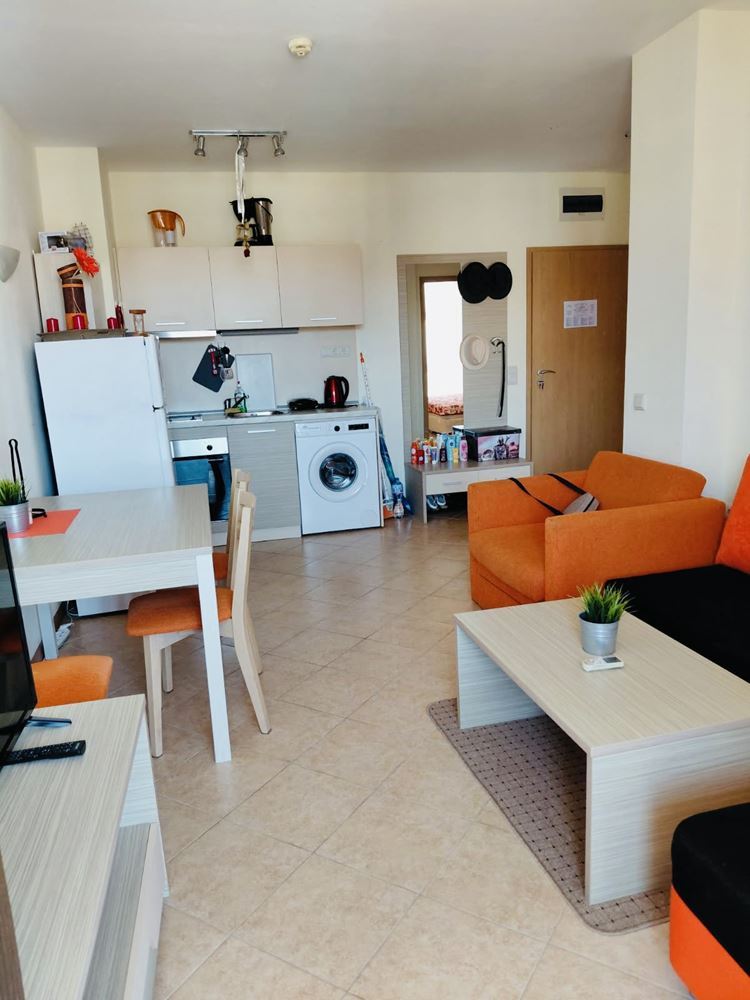Meereskomfort mit Poolblick – Wohnung mit einem Schlafzimmer in einer prestigeträchtigen Anlage in Sonnenstrand