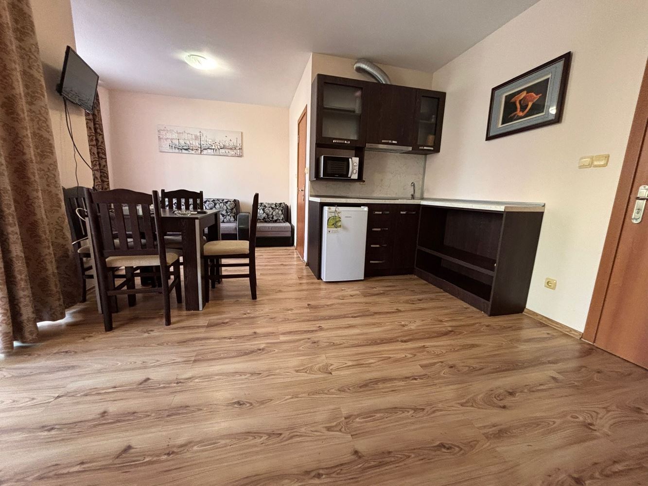 Geräumige Ein-Zimmer-Wohnung mit Poolblick in Sunny Beach – Option für ein zweites Schlafzimmer