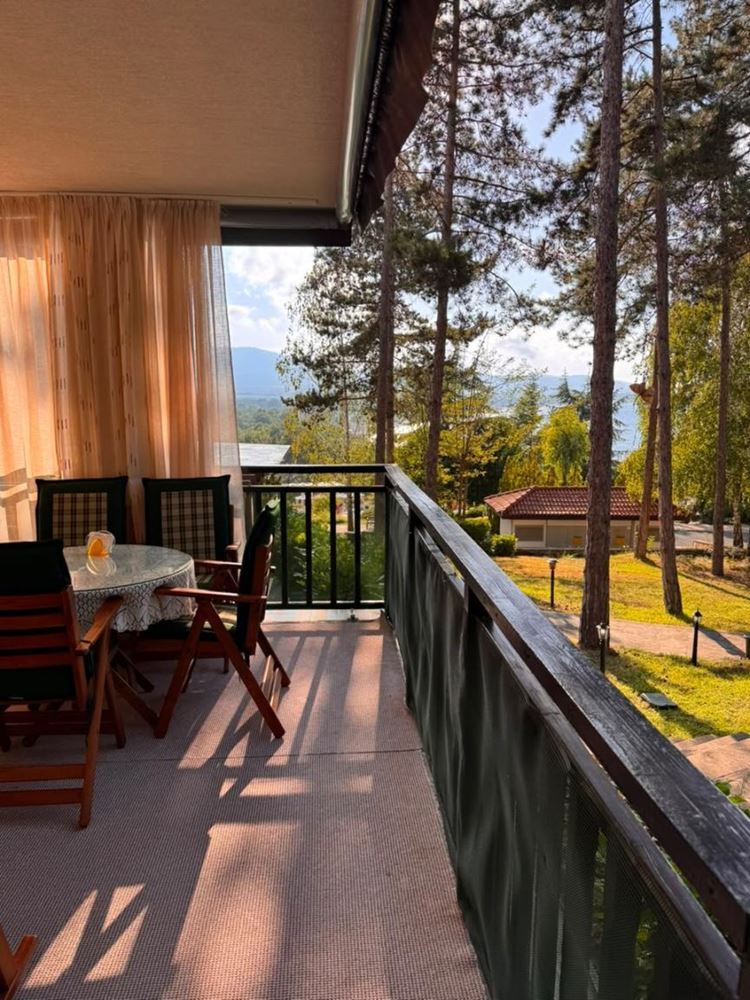 Drei-Zimmer-Wohnung mit Meerblick zwischen Pinien – Luxus und Ruhe in erster Meereslinie in Sozopol