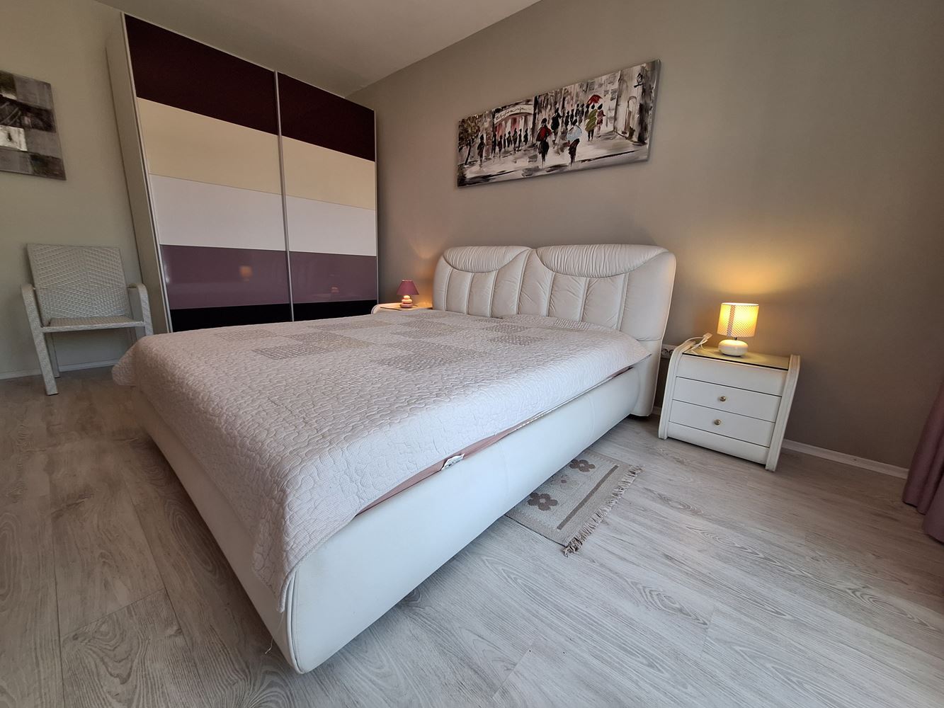Geräumige 3-Zimmer-Wohnung mit Parkplatz nur 200 Meter vom Meer entfernt in Sveti Vlas