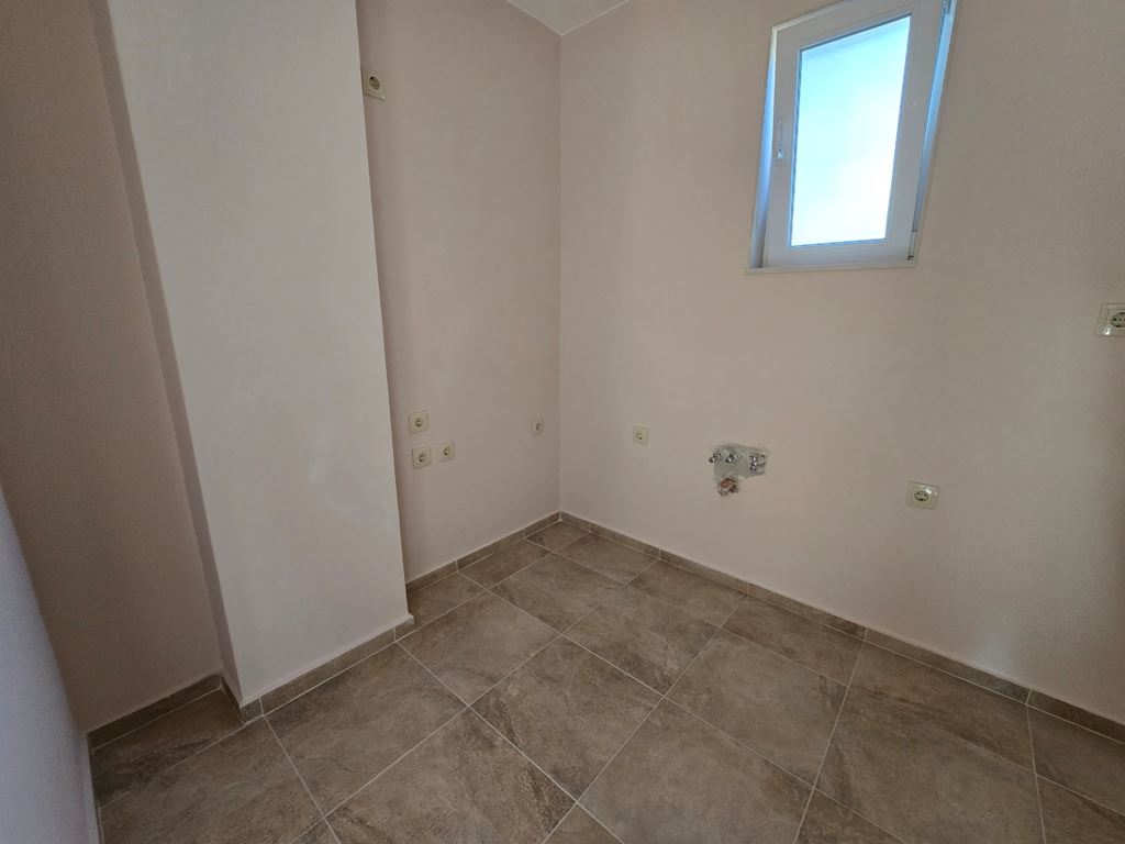 Neue Wohnung mit einem Schlafzimmer in Pomorie – renoviert, bereit zur Möblierung, mit geräumigem Balkon und Grill