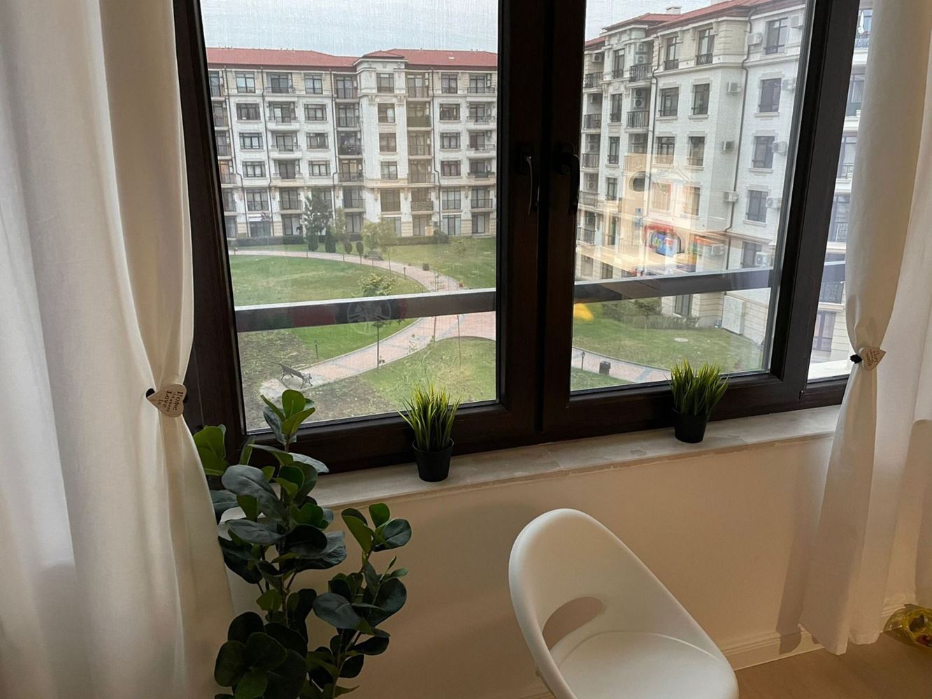 Geräumige Fünfzimmerwohnung mit Meerpanorama in Pomorie – Komfort, Stil und Funktionalität für eine große Familie