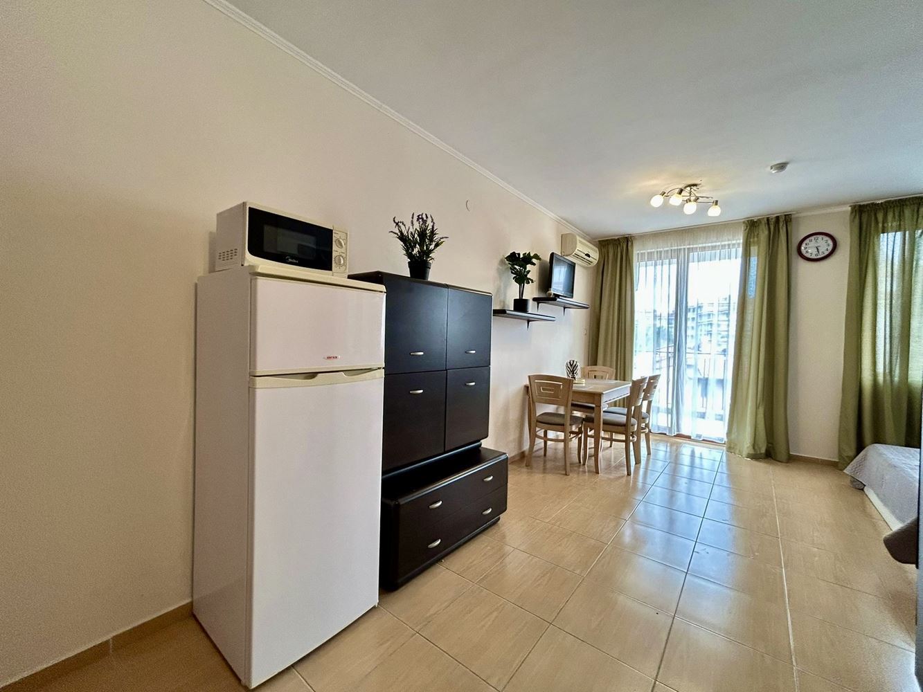 Geräumiges Studio mit Poolblick in Nessebar – eine ausgezeichnete Investition und gemütliches Zuhause am Meer