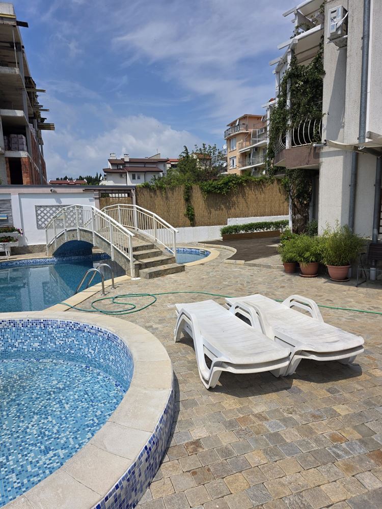 Apartment mit zwei Schlafzimmern im Erdgeschoss in Sveti Vlas – Komfort, Licht und Meeresnähe
