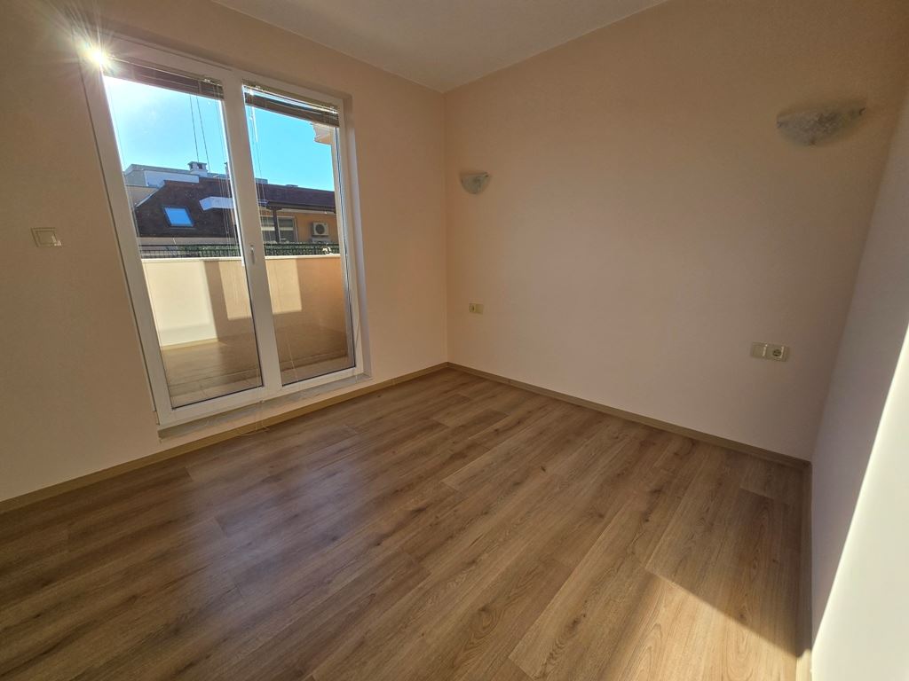 Neue Wohnung mit einem Schlafzimmer in Pomorie – renoviert, bereit zur Möblierung, mit geräumigem Balkon und Grill