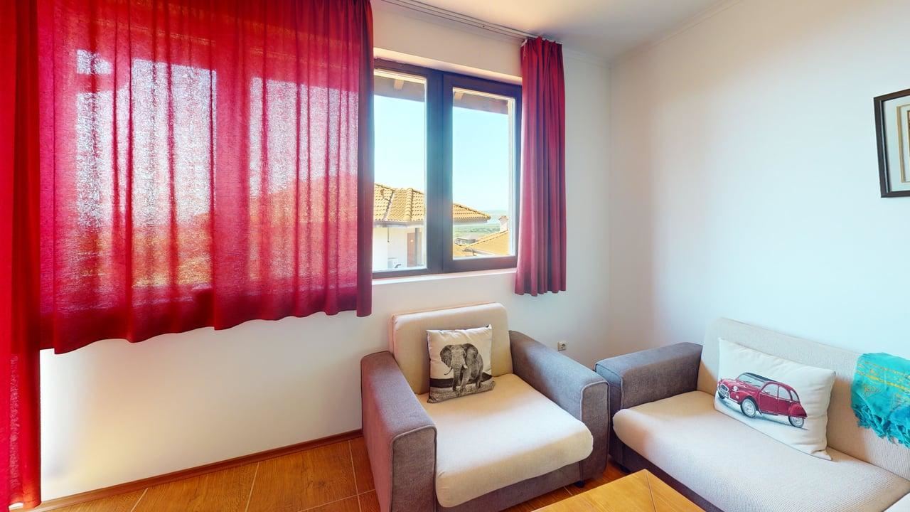 Geräumige Zwei-Zimmer-Wohnung mit Meerblick in der Region Sonnenstrand