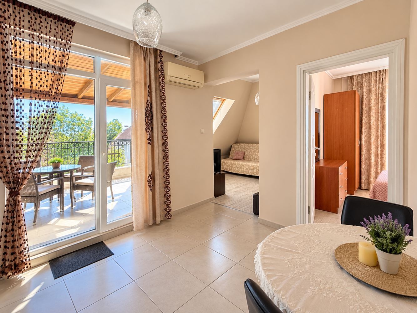 3-Zimmer-Wohnung mit zwei Schlafzimmern und zwei Terrassen in einer ruhigen Anlage in Sonnenstrand