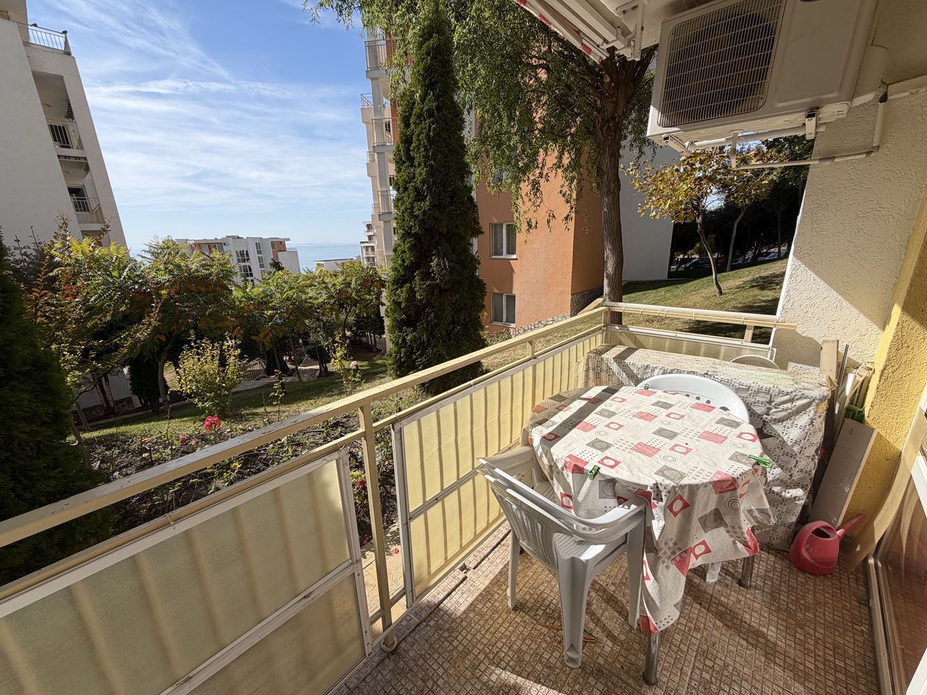 Zweizimmerwohnung mit großzügiger Terrasse und Meerblick in Sveti Vlas – 300 Meter vom Strand entfernt