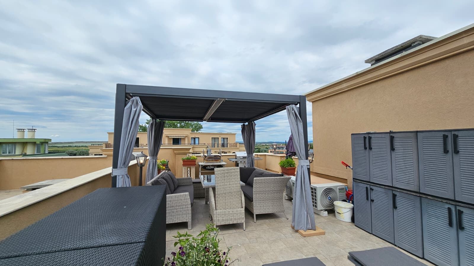 Geräumiges Penthouse mit Panoramaterrasse und Sauna in einer modernen Wohnanlage in Sonnenstrand