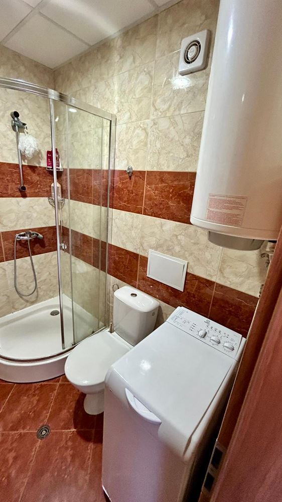 Sveti Vlas – Drei-Zimmer-Wohnung mit direktem Panoramablick auf das Meer in einer Anlage in erster Linie