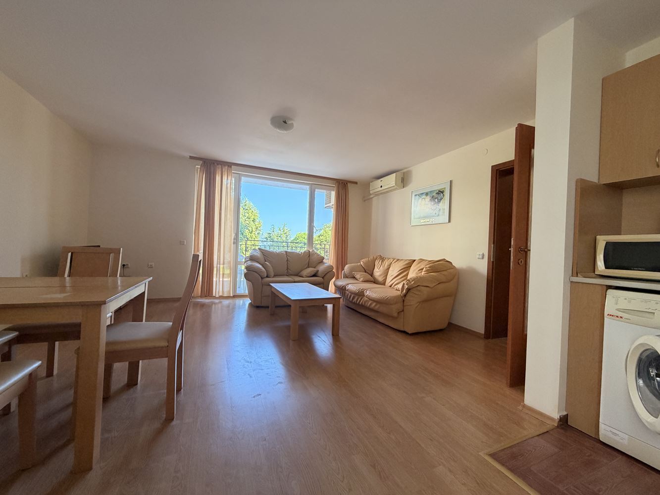 Absolute erste Meereslinie in Sveti Vlas! Geräumige Zweizimmerwohnung mit wunderschönem Meerblick