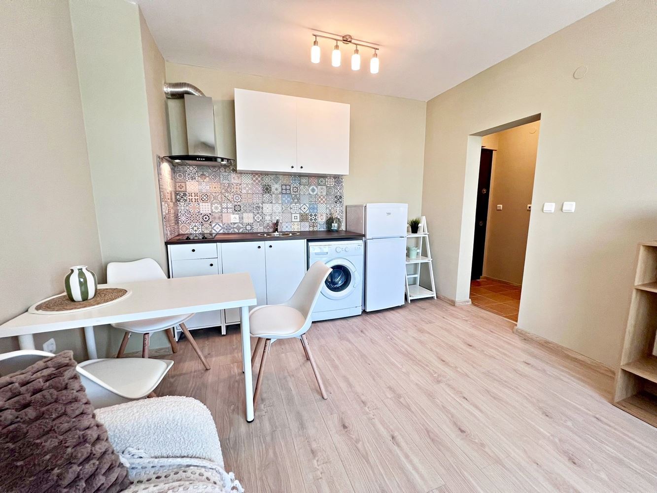 Stilvolle Wohnung mit einem Schlafzimmer und niedriger Wartungsgebühr in einer ausgezeichneten Anlage in Sonnenstrand – bezugsfertig oder als Investition