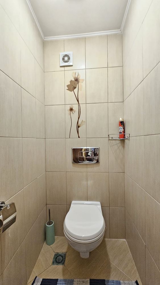 Geräumige 3-Zimmer-Wohnung in erster Meereslinie mit Privatstrand in Sveti Vlas
