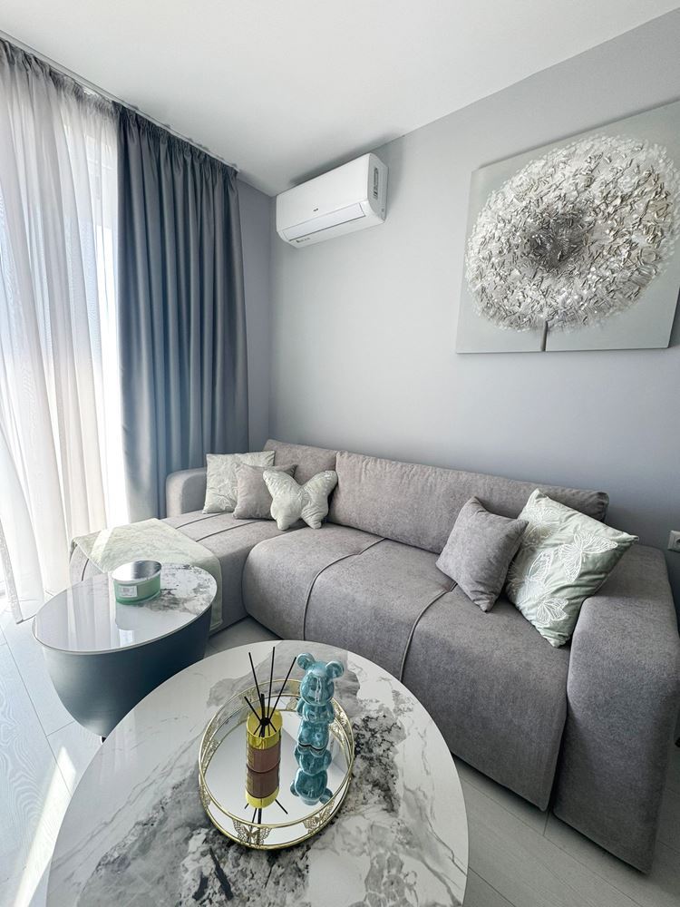 Elegante 3-Zimmer-Wohnung mit Panoramablick auf das Meer in erster Meereslinie in Sonnenstrand