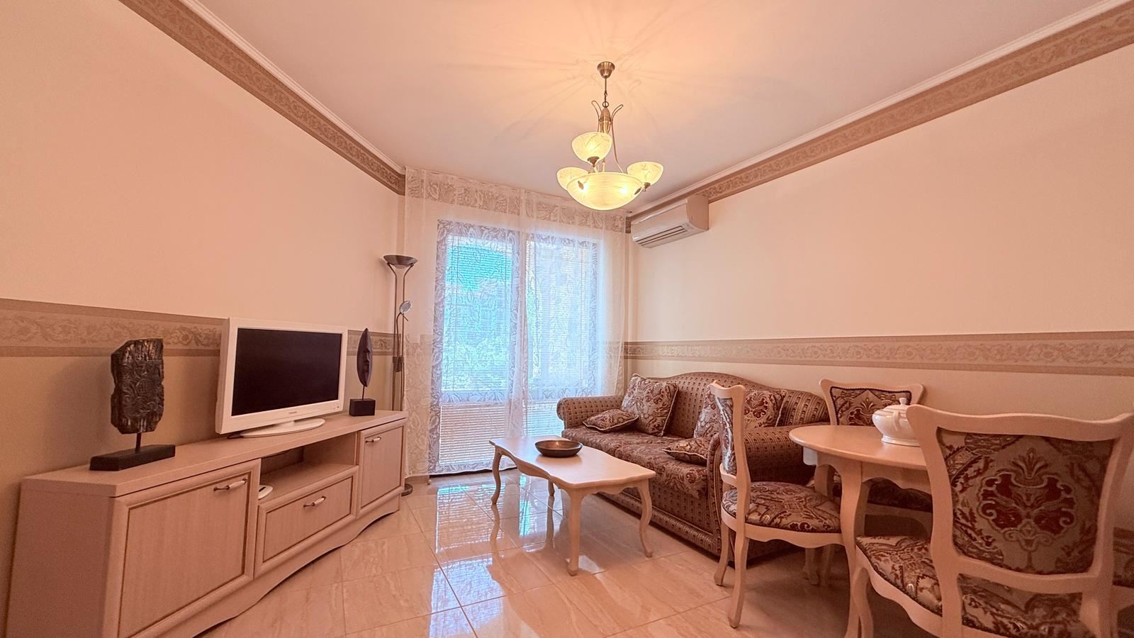 Luxuriöse 2-Zimmer-Wohnung in einer Anlage in Nessebar – 200 m vom Strand, Pool- und Gartenblick