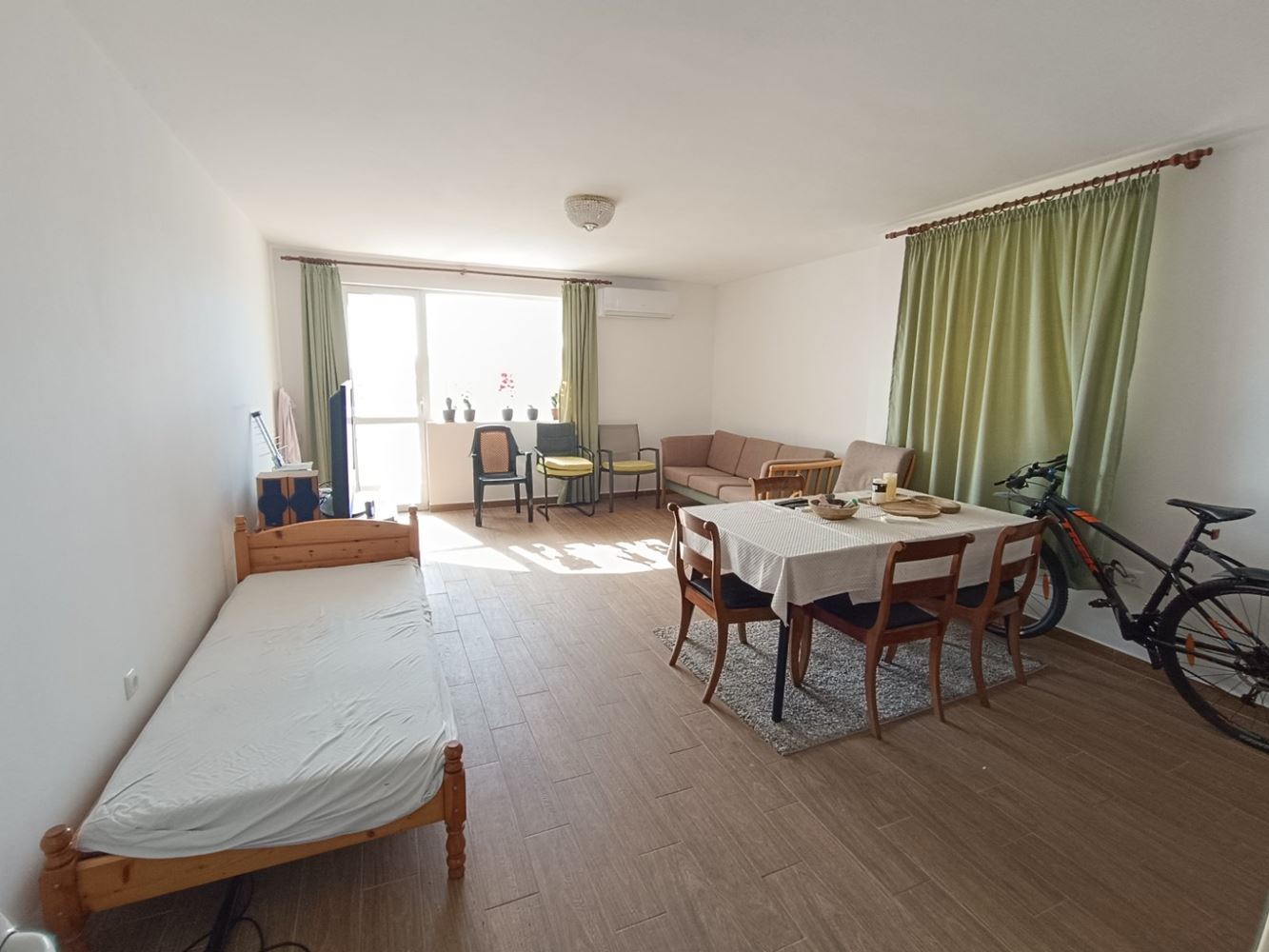 Drei-Zimmer-Wohnung ohne Instandhaltungsgebühr mit Meerblick in Sweti Wlas