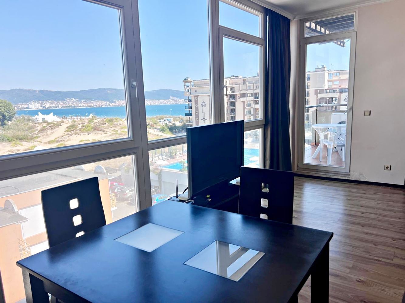 Zweizimmerwohnung mit Panoramablick auf das Meer in erster Meereslinie – geräumige Wohnung in Sonnenstrand
