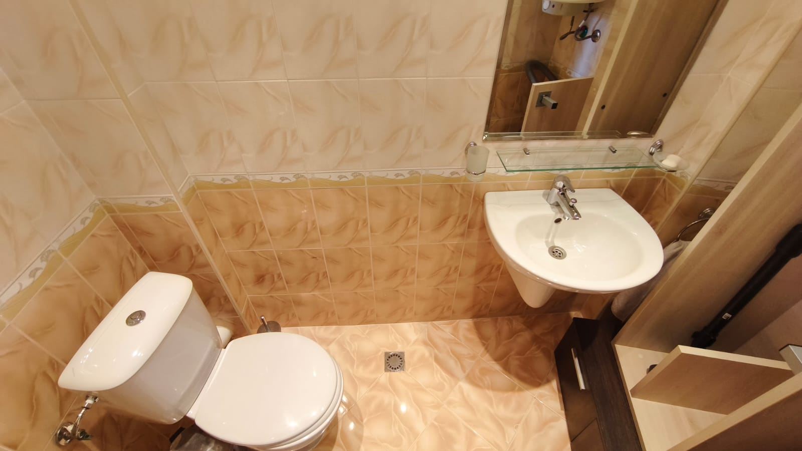 Geräumiges Zwei-Schlafzimmer-Apartment mit Meerblick in Sveti Vlas, nur 200 Meter vom Strand entfernt