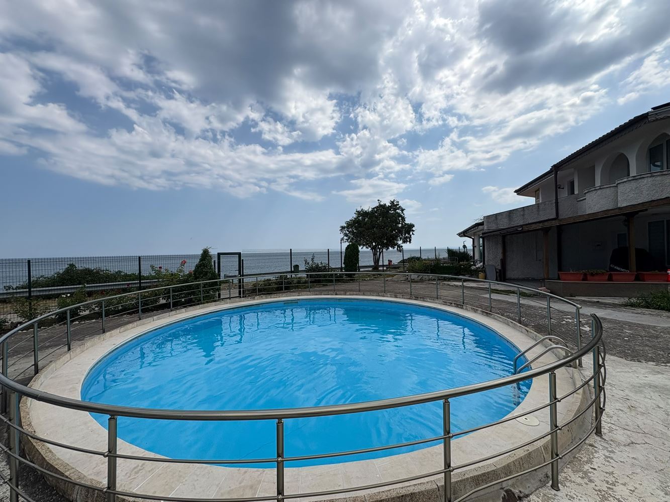 Direkt am Meer in Ravda – Maisonette mit zwei Schlafzimmern, Meerblick und eigenem Stellplatz