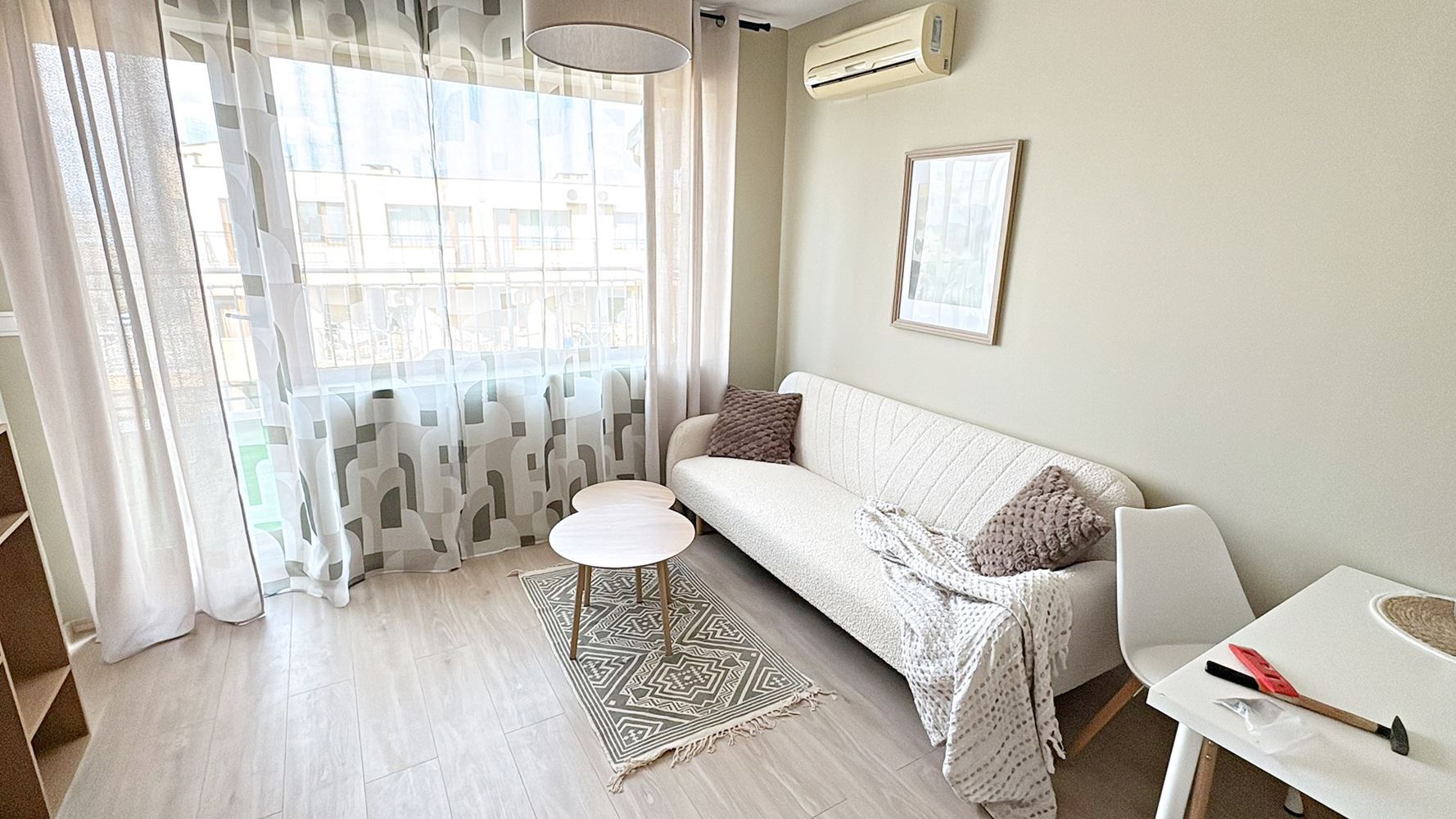 Stilvolle Wohnung mit einem Schlafzimmer und niedriger Wartungsgebühr in einer ausgezeichneten Anlage in Sonnenstrand – bezugsfertig oder als Investition