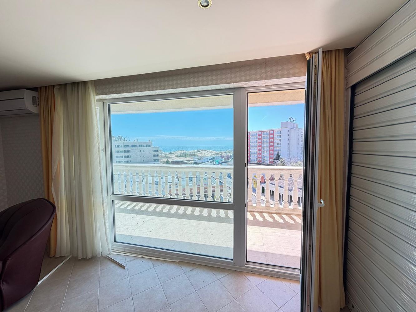 Luxuriöse 3-Zimmer-Wohnung mit Meerblick nur 100 Meter vom Strand in Sonnenstrand entfernt