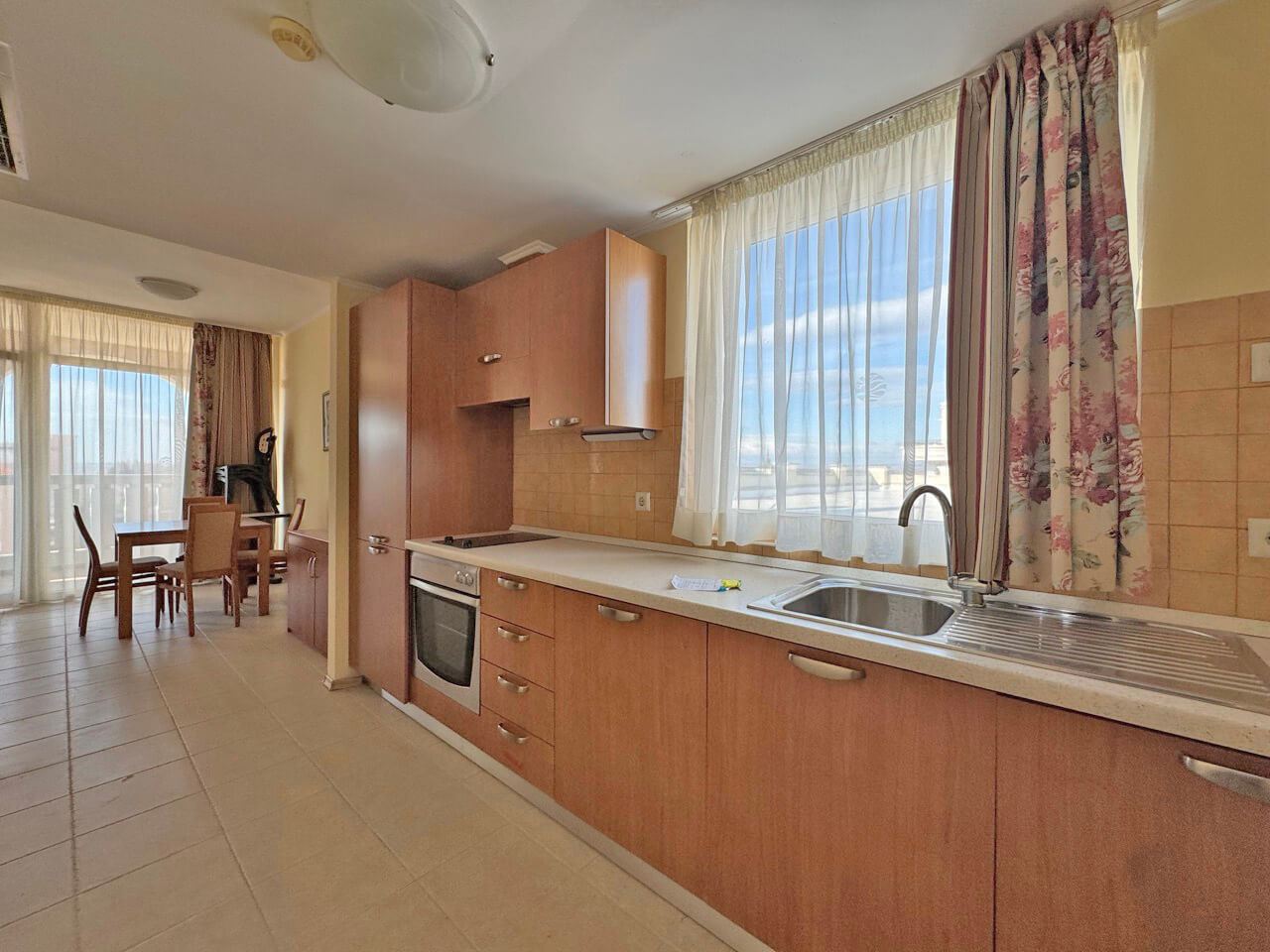 Exklusive Ein-Schlafzimmer-Wohnung in erster Meereslinie in Pomorie – Luxus, Prestige und eine Investition mit sofortiger Rendite